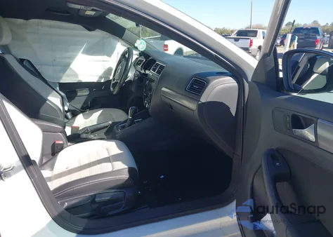 2016 Volkswagen Jetta 1.8T Sport z USA, uszkodzony, nr VIN 3VWD17AJ2GM267269